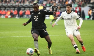 德甲-17岁卡尔连场破门韩国归化染红 拜仁3-0十人门兴