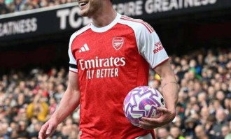 C罗迷弟双响难救主，铁卫破631天进球荒，阿森纳3-2险胜切尔西